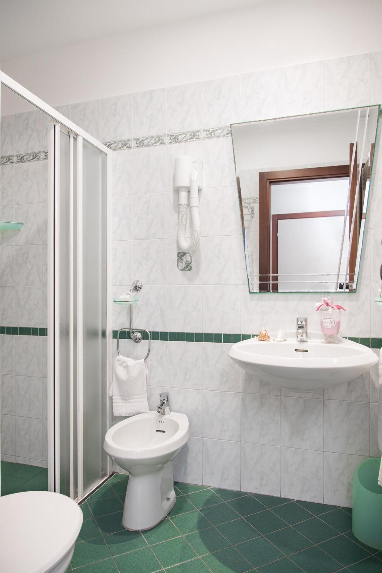 Viva Beach Hotel Rimini Exterior photo